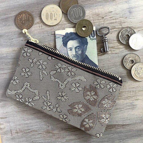 畳縁　硬幣錢包　名片夾　日式　櫻花盛開　淺褐色的 第1張的照片