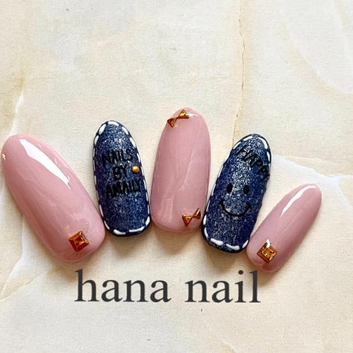 デニム風 ニコちゃんネイルチップ オーバル ネイルチップ ネイルシール Hana Nail 通販 Creema クリーマ ハンドメイド 手作り クラフト作品の販売サイト