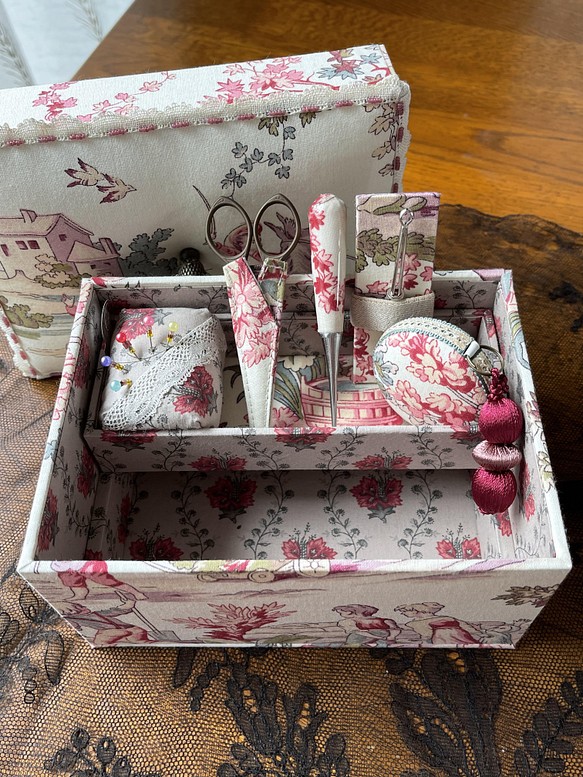 カルトナージュミニ裁縫箱 ボックス 子供達の穏やかな絵柄 レトロ風 