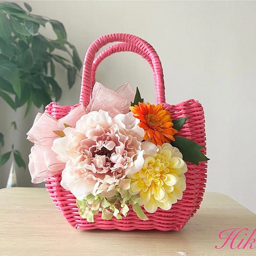 華やかお花のフラワーカゴバッグ〜ピンクカラー（Sサイズ） かごバッグ