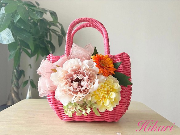 華やかお花のフラワーカゴバッグ〜ピンクカラー（Sサイズ） 1枚目の画像