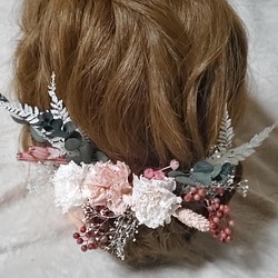 アンティークピンク♡カーネーションとダークピンクペッパー　ユーカリのヘッドドレス（16パーツ）結婚式　後撮り　前撮り 1枚目の画像