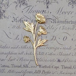 BEHOLD− ポピー 右向き 1個 フラワー 花 植物 真鍮製 アメリカ製 パーツ スタンピング ヴィンテージ風 1枚目の画像