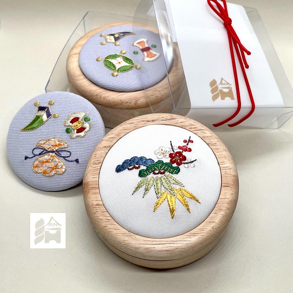 吉祥文様　刺繍アクセサリーケース　絹糸と金糸の日本刺繍　 1枚目の画像