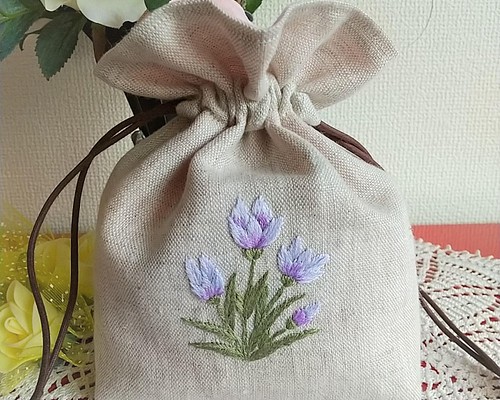 新色 クロッカス 刺繍入り巾着ポーチ 巾着袋 F Ranpi 通販 Creema クリーマ ハンドメイド 手作り クラフト作品の販売サイト