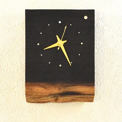 ウェンジの朝焼けのような木目にスワロフスキーの明けの明星が輝く木の掛け時計 1枚目の画像