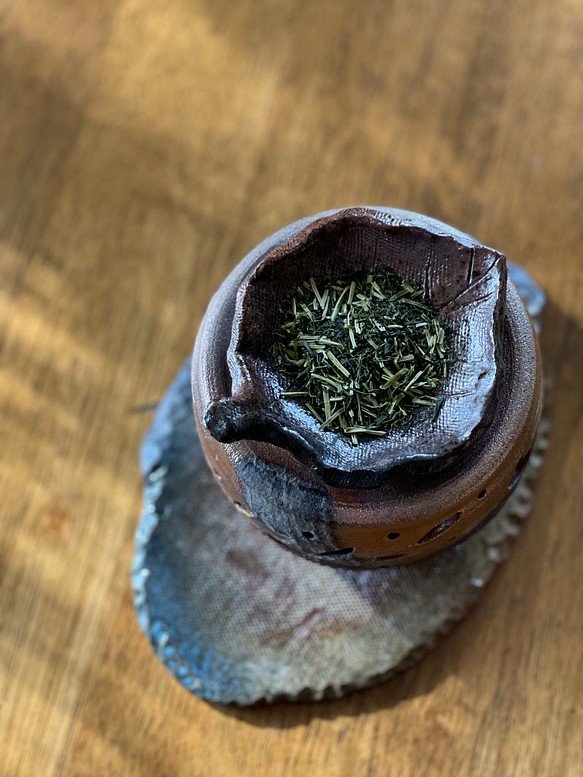 再販】三日月と満月の灯りが揺れてお茶の香り漂う癒しの炭化焼き締め茶