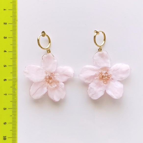 1点のみ】Everpink Sakura. 本物の桜の揺れるフープイヤリング／ピアス