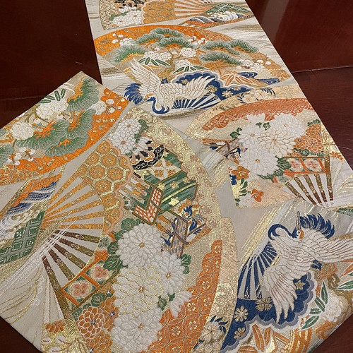 豪華刺繍 花嫁衣裳の丸帯で作った正絹テーブルランナー 帯リメイク 