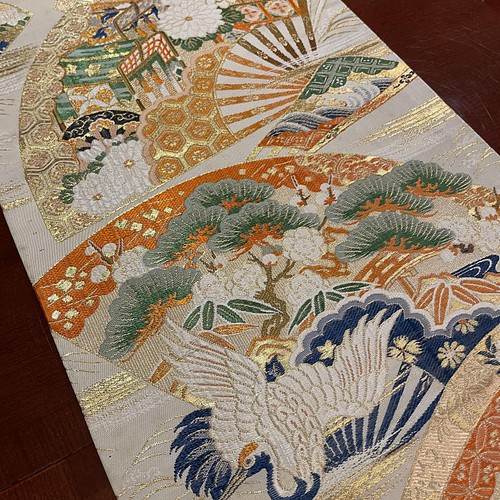 豪華刺繍 花嫁衣裳の丸帯で作った正絹テーブルランナー 帯リメイク 