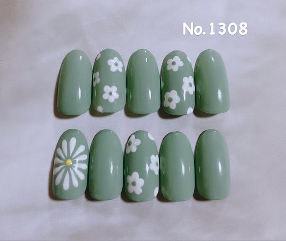 No.1308 ネイルチップ　くすみグリーン　白　花柄　くすみカラー 1枚目の画像