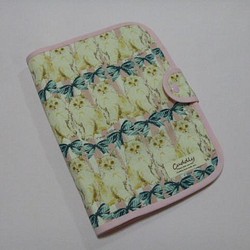 １１９０．大人可愛い　リボン猫　母子手帳ケースM　ピンク×緑　手帳カバー　再販　 1枚目の画像