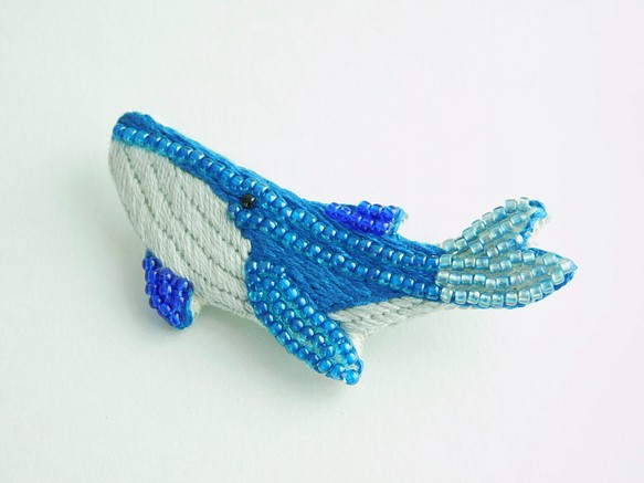 海色クジラ　刺繍ブローチ　 1枚目の画像