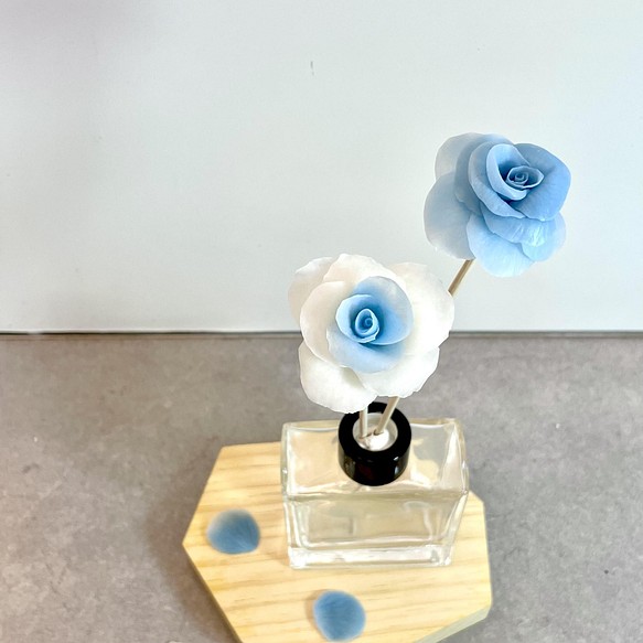 精油擴香棒｜手工黏土仿真玫瑰花造型｜藍色 第4張的照片