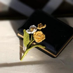花束ブローチ ホワイト イエロー パール プレゼント 1枚目の画像
