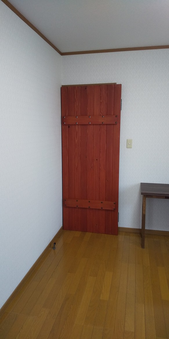 木製ヨーロッパ風のドアです 2