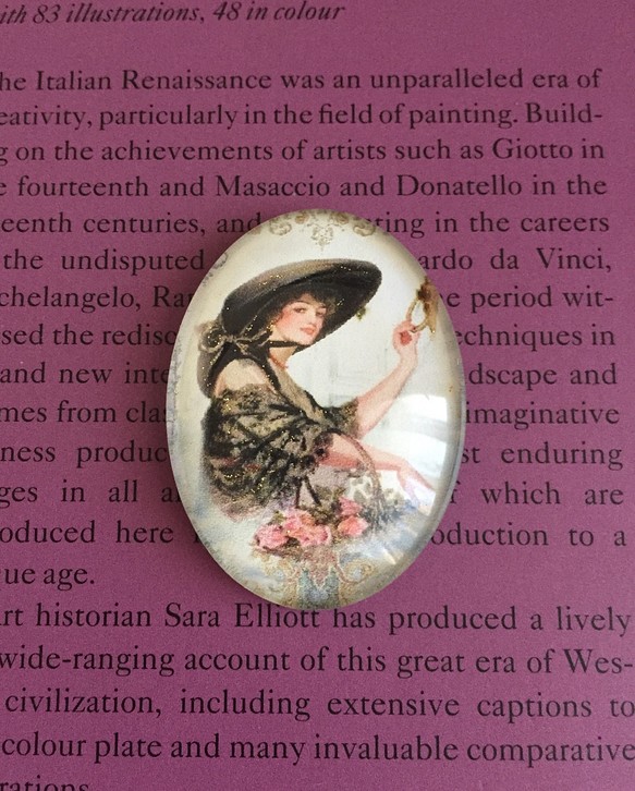 海外製オーバルカボション バラのカゴを持つ女性 40mm×30mm 1枚目の画像
