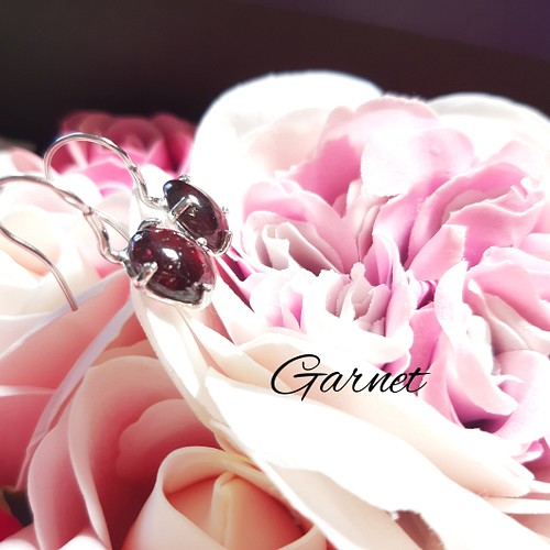 Sale☆『Garnet』の世界でひとつの天然石ピアスsv925＋プラチナ仕上げ 