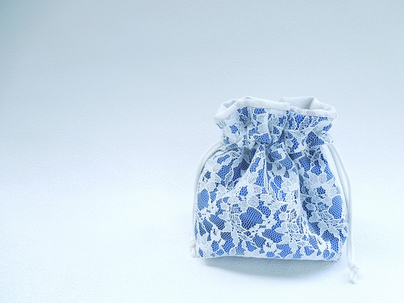 ロイヤルブルー☆お花柄のチュ－ルレースを重ねたお上品なコロンと巾着ポーチ:受注製作です 1枚目の画像