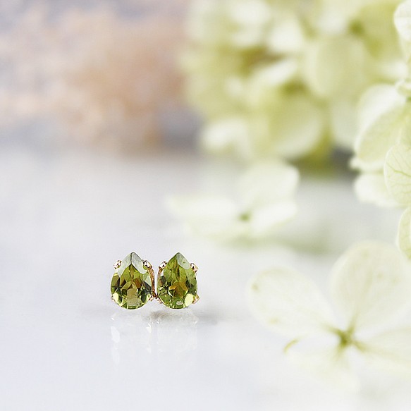 大粒ペリドットの花びらピアス【アジサイ】7×5mm 14Kgf ピアス