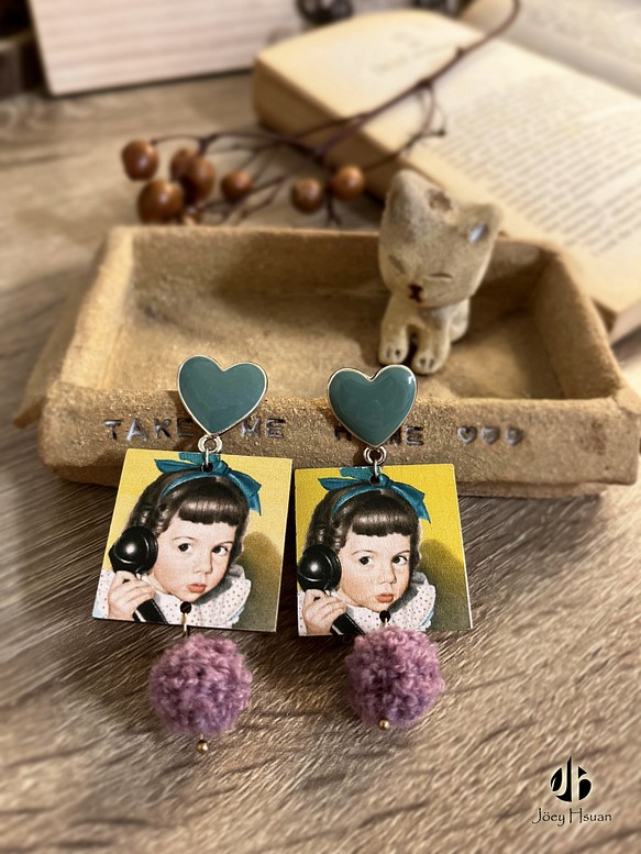 Girl with a Handset・Vintage style pierced / clip-on earrings 1枚目の画像