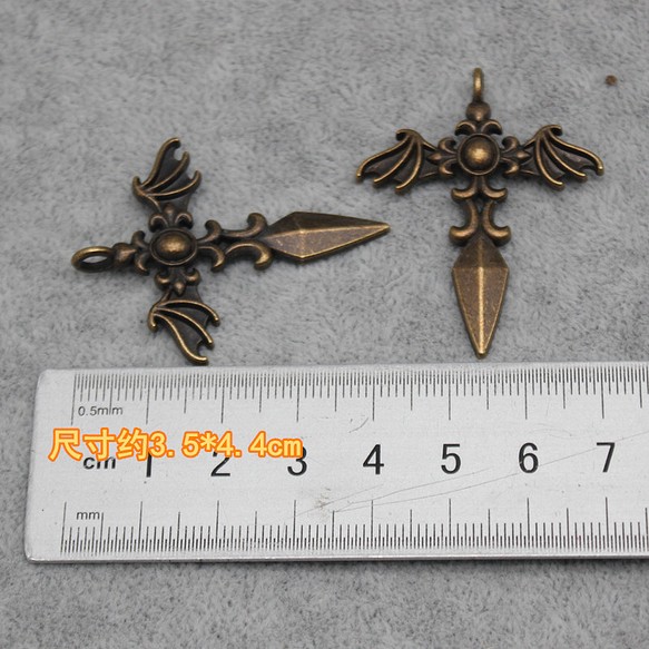 C2064 銅色、金古美 アンティーク 蝙蝠 羽の 十字架、 クロス 5枚 1枚目の画像