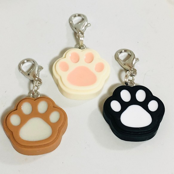 肉球チャーム 犬猫 グッズ 全3色 その他アクセサリー Peekaboo Hiko 通販 Creema クリーマ ハンドメイド 手作り クラフト作品の販売サイト