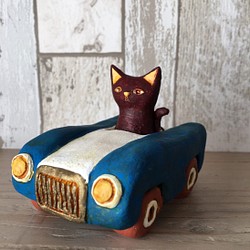黒猫の青い車 1枚目の画像