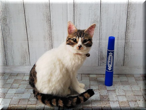 羊毛フェルト　猫　キジシロ猫さん　キジ白　　ねこ　ネコ　猫フィギュア
