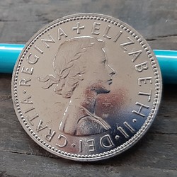 硬貨 イギリス 1965年 ハーフクラウン 英国コイン 美品です 本物 エリザベス女王 32mm 14g その他アクセサリー Daniel  通販｜Creema(クリーマ) 13858009