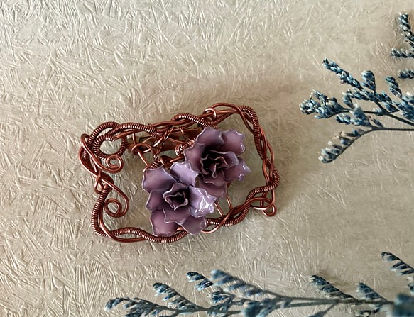 金屬編織紫花胸針-B002 第1張的照片