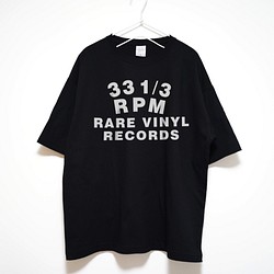 レアなレコードが大好きな方必見 33回転 音楽系ビックシルエットTシャツ  【ブラック】程よい厚さ生地の半袖クルーネック 1枚目の画像
