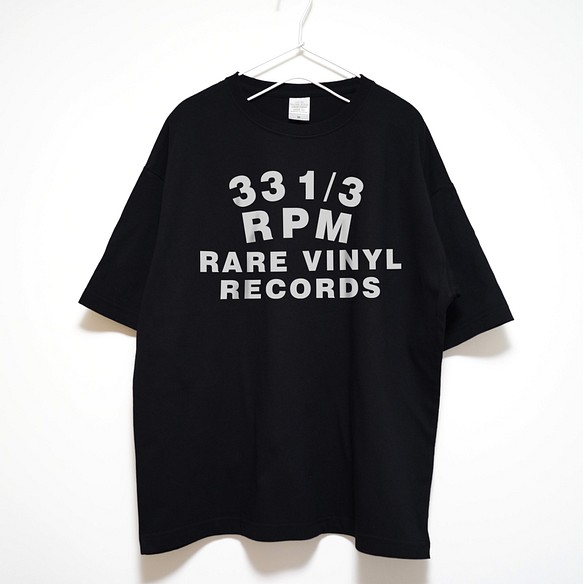 レアなレコードが大好きな方必見 33回転 音楽系ビックシルエットTシャツ  【ブラック】程よい厚さ生地の半袖クルーネック 1枚目の画像