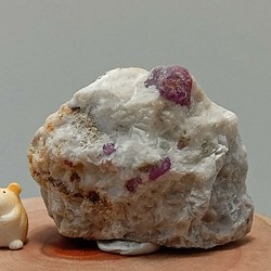 ルビー on 母岩 天然石　RBDM-009 1枚目の画像