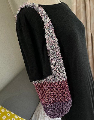 ネット編みバッグ2　ピンク・紫・段染め　綿糸・リボンヤーン使用 1枚目の画像