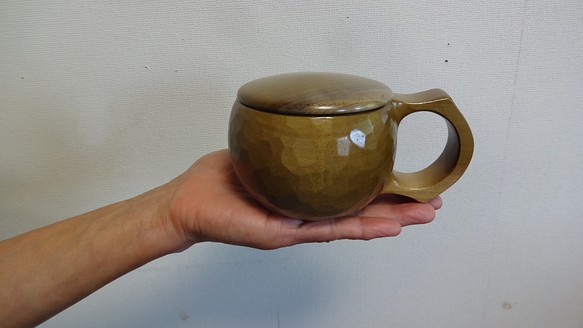單只玉蘭木雕帶蓋咖啡杯 第1張的照片