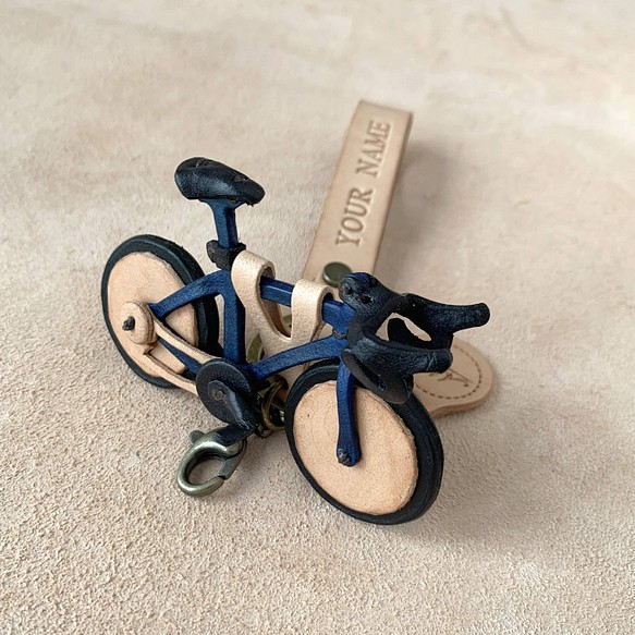 公路腳踏車(手染藍色+黑色)-真皮植鞣 皮革鑰匙圈 吊飾 裝飾品 第1張的照片