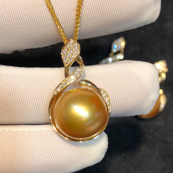 【高級】南洋真珠　ダイヤモンド付きネックレスk18