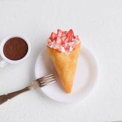 鮮奶油草莓果醬可麗餅 耳環 單支 五片草莓 第1張的照片
