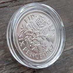 ギターピック 幸せのシックスペンス イギリス  ラッキー6ペンス 英国コイン  カプセル付き  美品です 本物 1枚目の画像