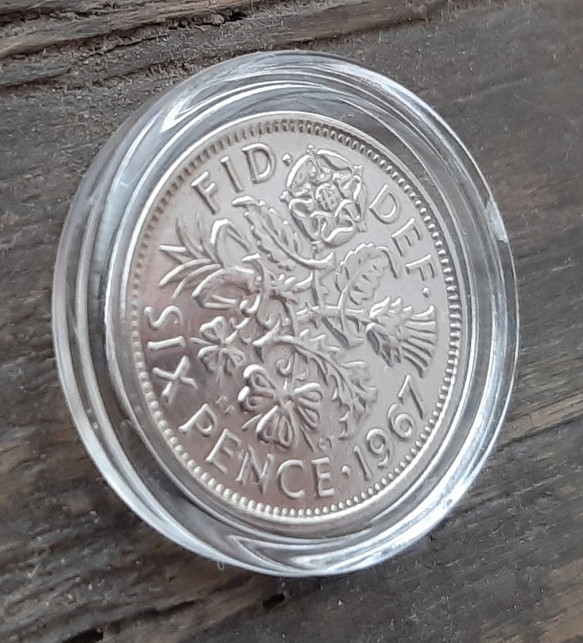 ギターピック 幸せのシックスペンス イギリス  ラッキー6ペンス 英国コイン  カプセル付き  美品です 本物 1枚目の画像