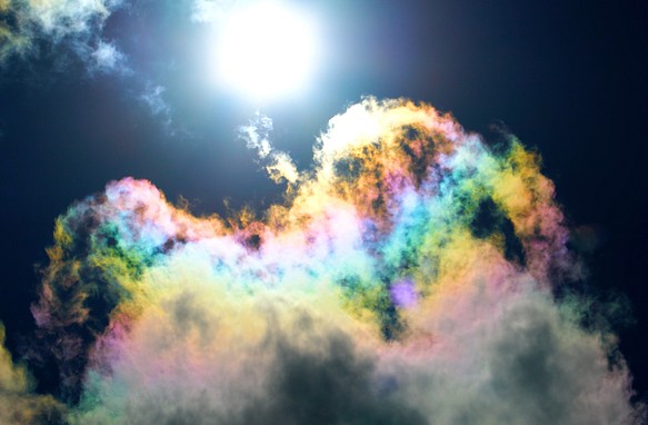 幸せ波動をあなたのお部屋に！【幸雲写真シリーズ】神の山に出た彩雲 1枚目の画像