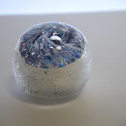 紫陽花球　ガラスのペーパーウェイト 1枚目の画像