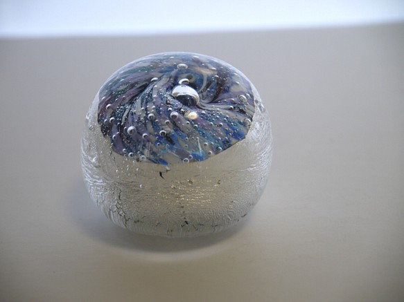 紫陽花球　ガラスのペーパーウェイト 1枚目の画像