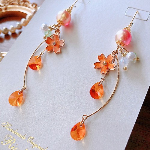 アストラルピンク オレンジ レアカラー クリスタルガラスと桜のピアス