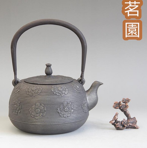 ☆新品☆鉄器 桜の花鉄瓶☆茶道具 未塗装鉄器 提梁壺 ☆ 対応 鉄やかん