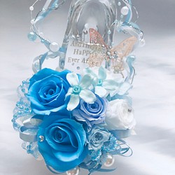 【プリザーブドフラワー／ガラスの靴シリーズ】シンデレラのブルードレスの魔法の時間【フラワーケースリボンラッピング付き】 1枚目の画像