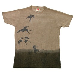 ヘンプコットンTシャツ（半袖）【燕（つばめ）】 柿渋染めと鉄媒染 1枚目の画像