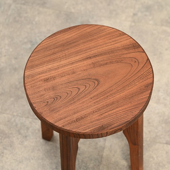 古材で作ったスツール 木材：欅（けやき）/漆（うるし）仕上げ - 椅子 