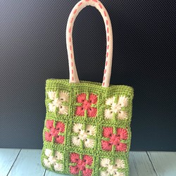 花モチーフバッグ　緑白ピンク　スマホポケット付き 1枚目の画像